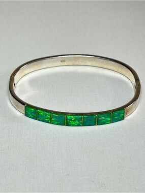 Vintage Mexico 925 Sterling Silver Green Fire Opal Hinged Bangle Bracelet Cuff